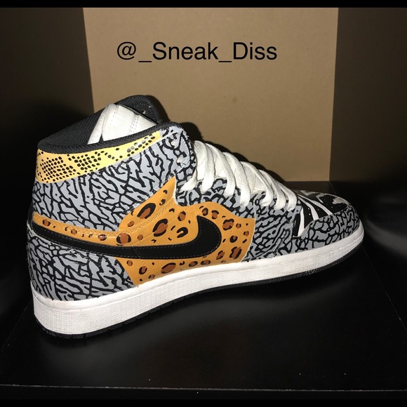 Custom Jordan 1s - Picture 4 of 6